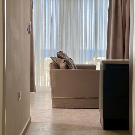 Carrington Holidays Кирения Экстерьер фото