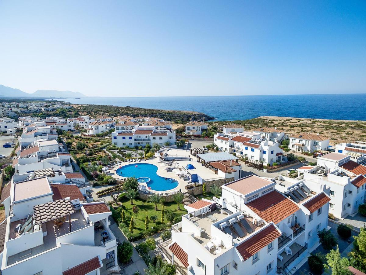 Carrington Holidays Кирения Экстерьер фото