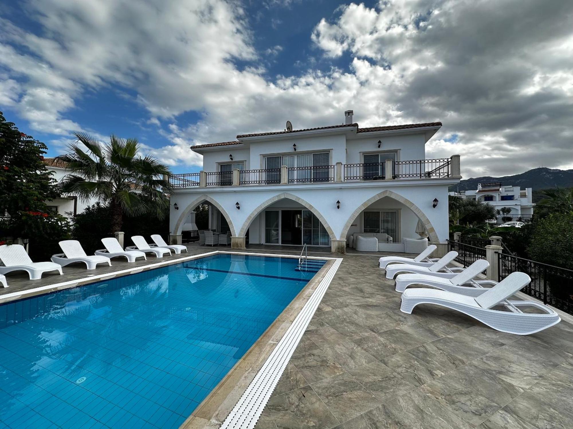 Carrington Holidays Кирения Экстерьер фото