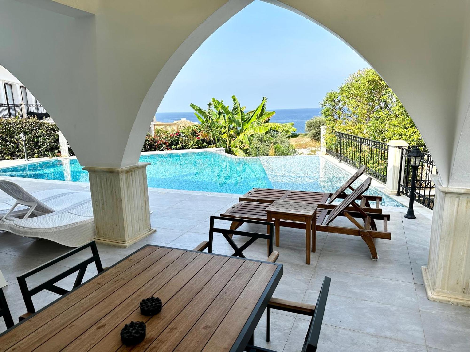 Carrington Holidays Кирения Экстерьер фото