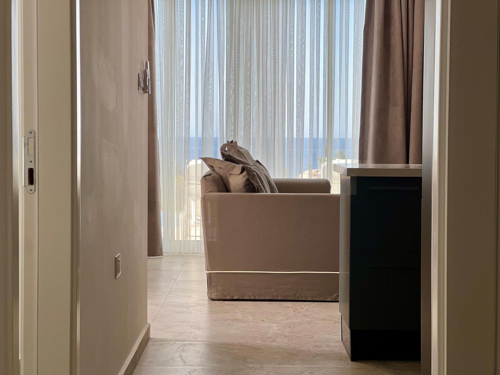Carrington Holidays Кирения Экстерьер фото