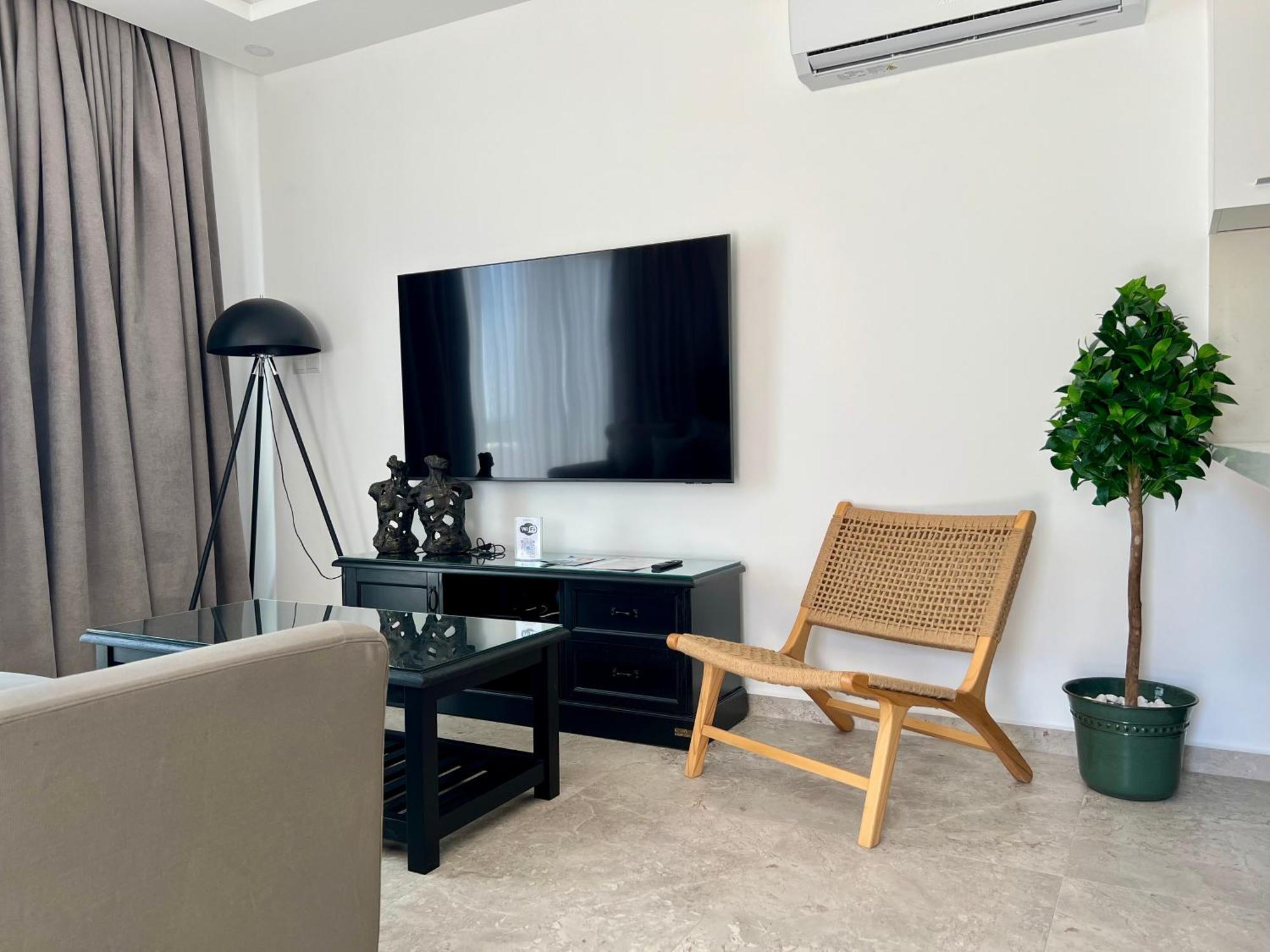 Carrington Holidays Кирения Экстерьер фото